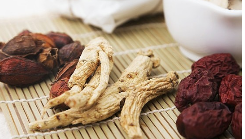 紅參是比較常見的滋補中藥材的一種主要是用來滋補養(yǎng)生