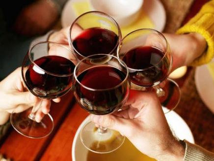 飲酒是造成社會和人身傷害的最大風(fēng)險因素之一