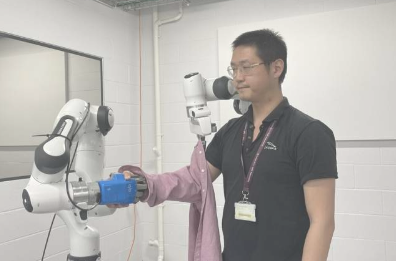 新型穿衣機器人可以模仿護(hù)理人員的動作
