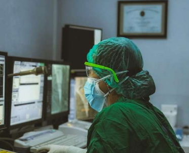 TAVR 與主動脈瓣狹窄和心源性休克患者院內并發(fā)癥的降低相關