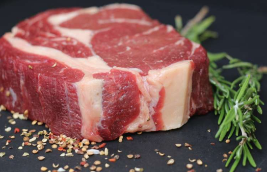 食用紅肉和加工肉類會增加罹患 2 型糖尿病的風(fēng)險